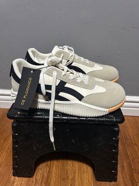 De Florance wide toe box sneakers NWT